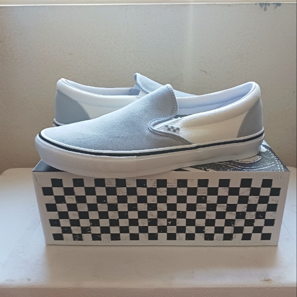 Vans - Picture 1 of 4